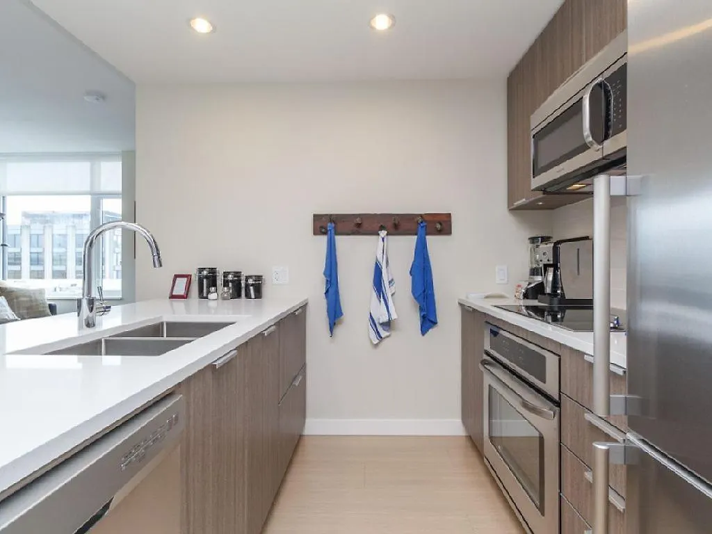 Sparkling Gem And Brand New Condo In The Heart Of The City Victoria Apartmán
