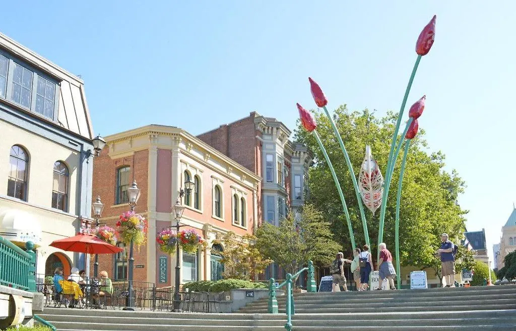 Sparkling Gem And Brand New Condo In The Heart Of The City Victoria Apartmán